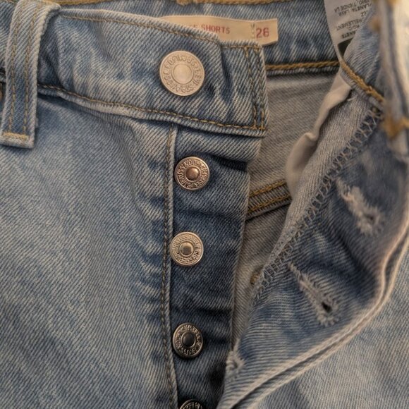 Levi’s Rolled Hem Ribcage Denim Jean Shorts Size 26, Pre-owned - Picture 3 of 5